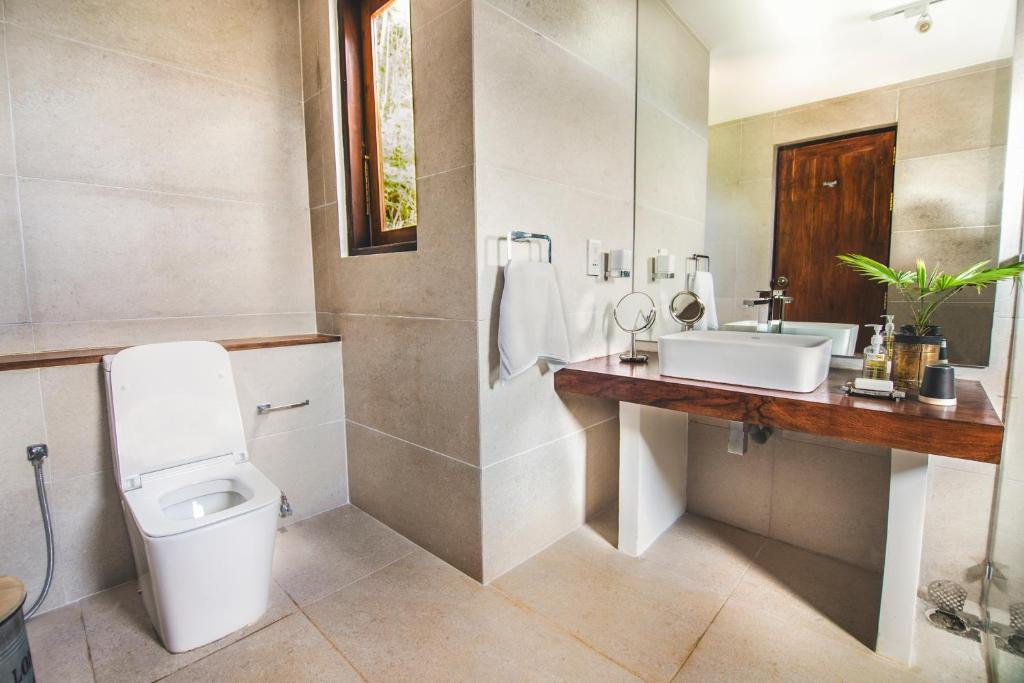 The bathroom of the Superior Family Room