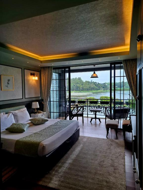 A bedroom at Royal Lake opening onto a balcony above Gregory Lake