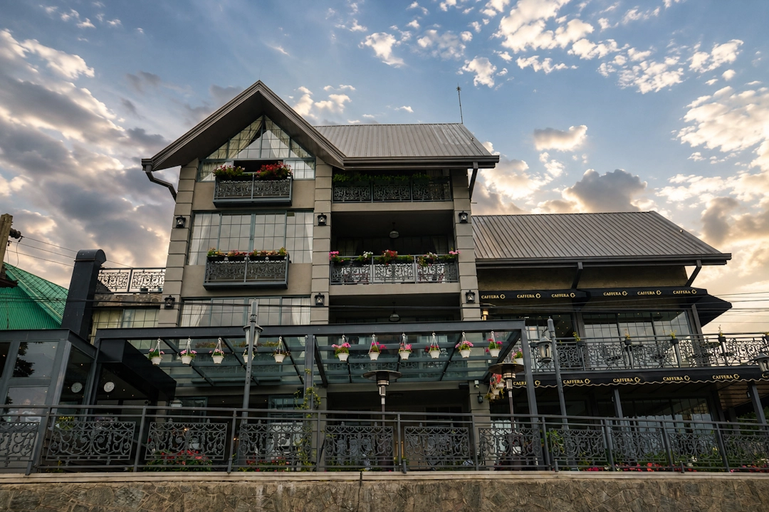 The front of Royal Lake in Nuwara Eliya