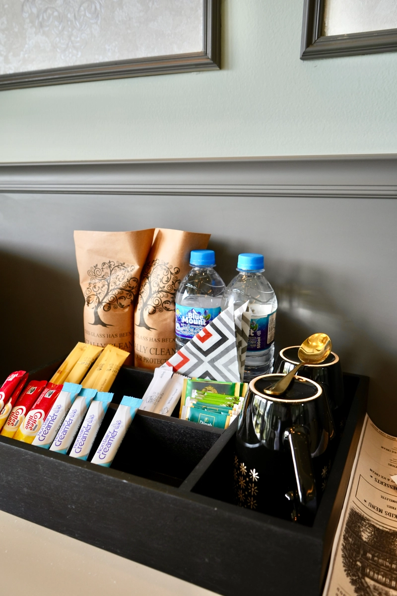 The tea and coffee tray in a room at Royal Lake